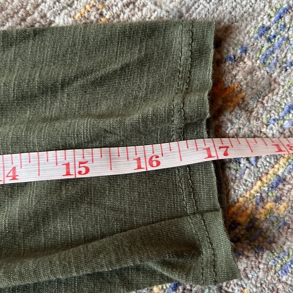 Twist keyhole shirt - Picture 6 of 6